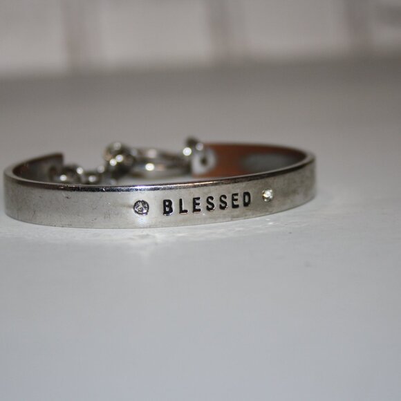 Silver toggle cuff bracelet that says "Blessed" - Picture 3 of 4
